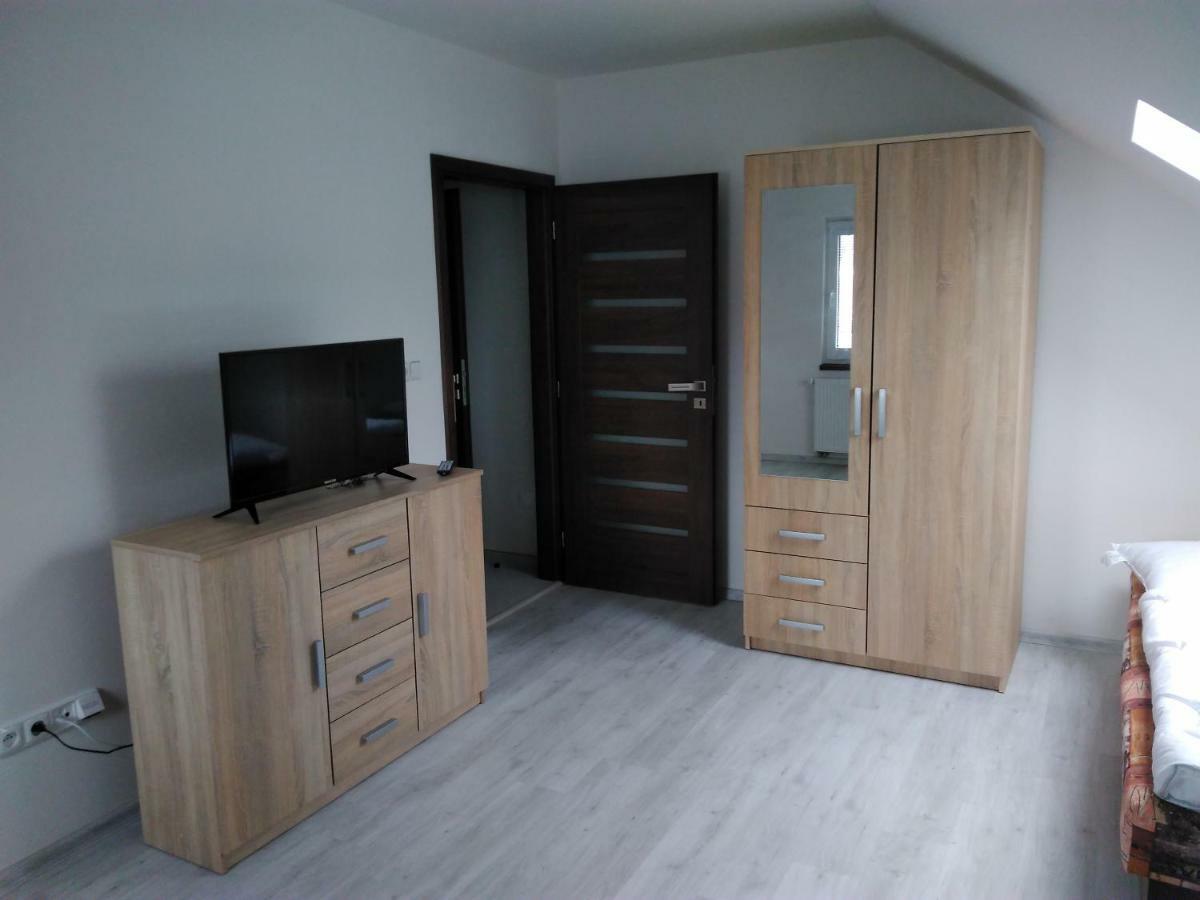 Vinoteka "U Kozu" Hotel Nove Mesto nad Metuji Ngoại thất bức ảnh