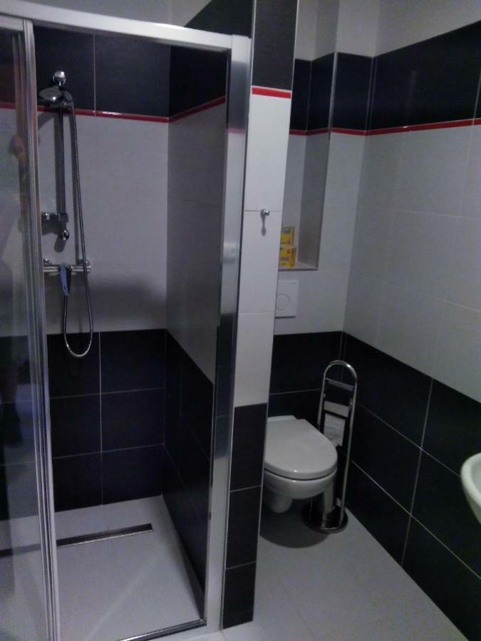Vinoteka "U Kozu" Hotel Nove Mesto nad Metuji Ngoại thất bức ảnh